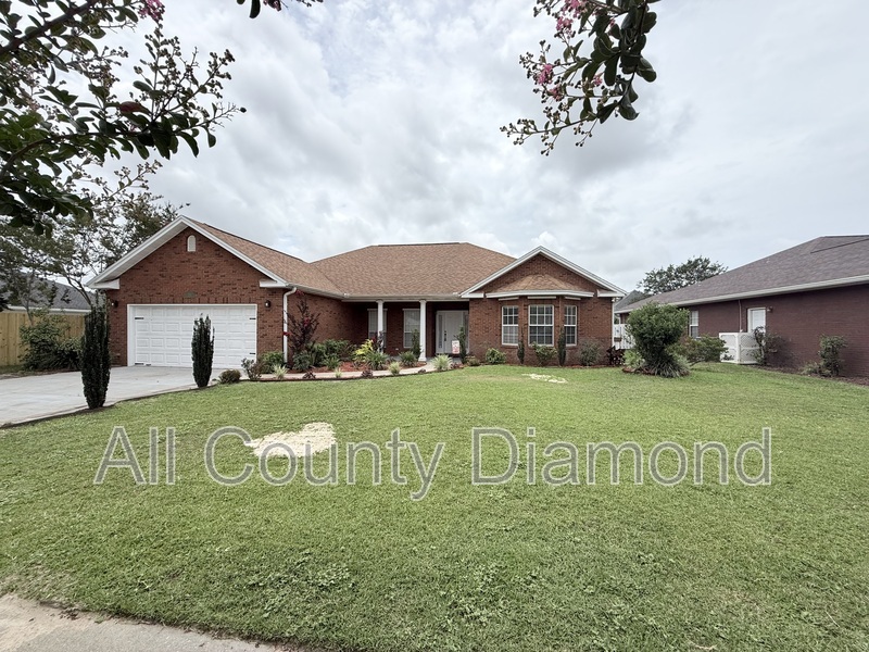 Lynn Haven House: 3719 Bay Tree Rd