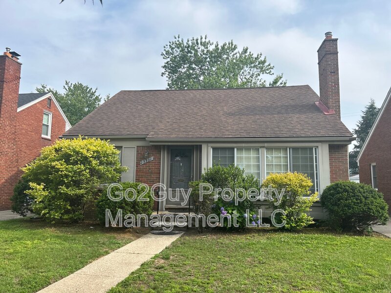 Dearborn House: 23331 Oak