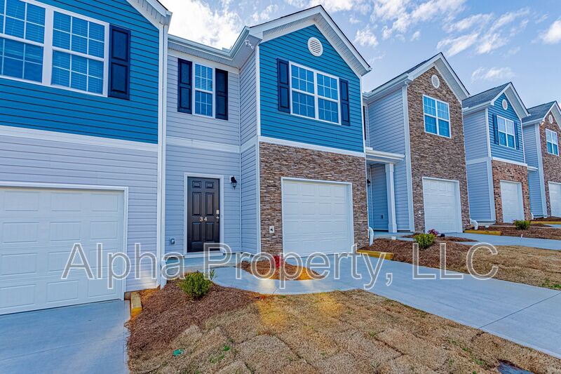 Greer Townhome: 34 Moorlyn Ln