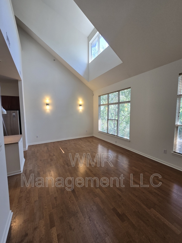 Charlotte Condo: 2125 Southend Drive