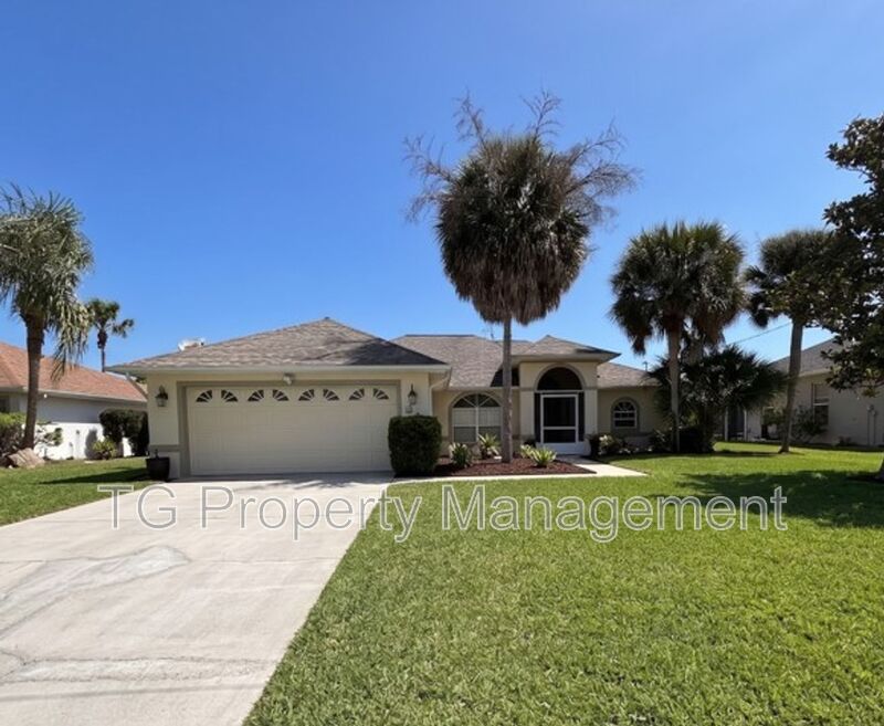 Palm Coast House: 20 Clarendon Ct N