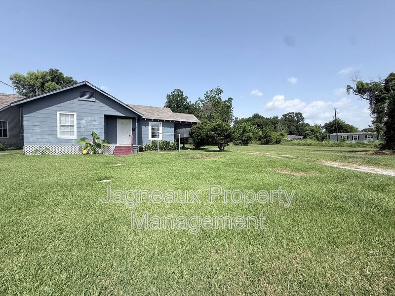Westlake House: 525 Magnolia St