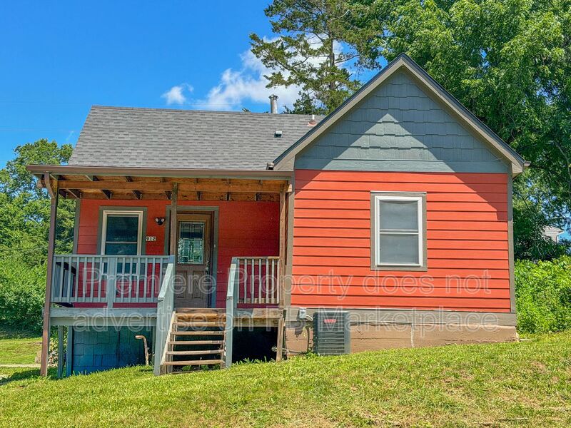 Independence House: 912 E Frederick St