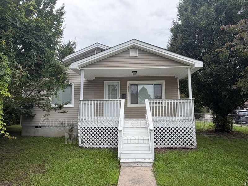 Augusta House: 717 Eve St