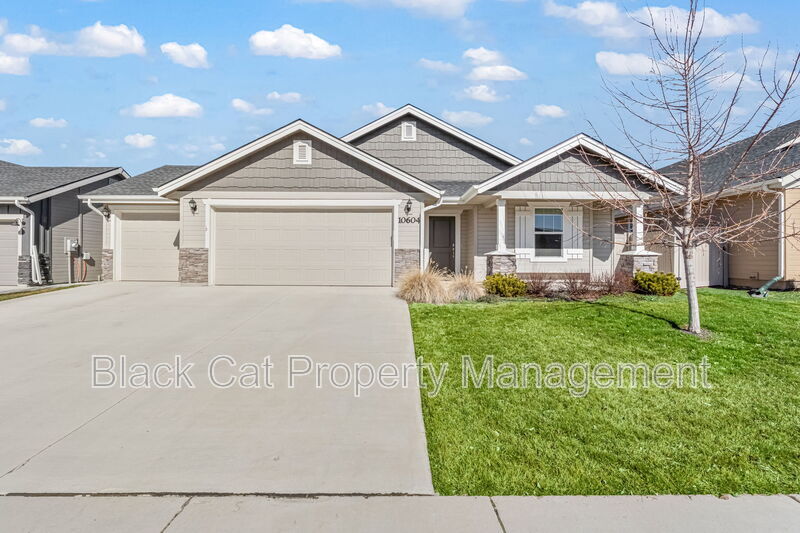 Star House: 10604 W New Berlin Dr