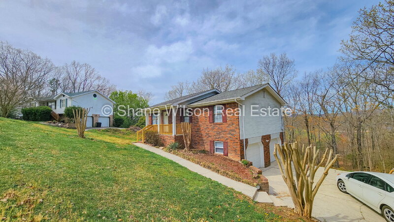 Chickamauga House: 213 Ridgewood Circle