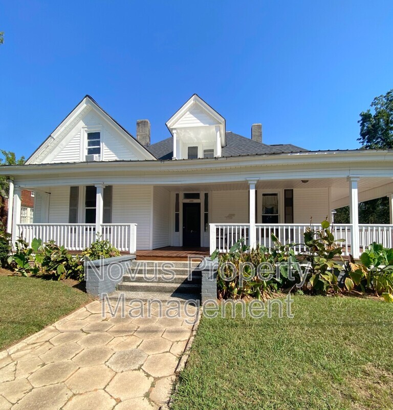 Carrollton Condo: 302 Cedar Street