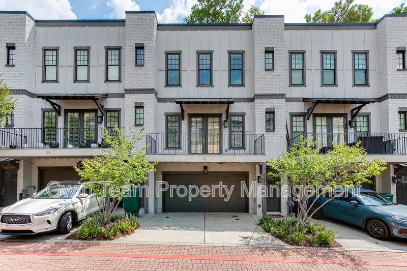Atlanta Townhome: 721 Taylor Ct