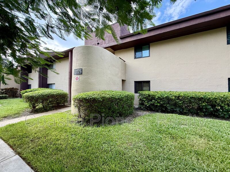 St. Petersburg Condo: 10775 Village Club Cir
