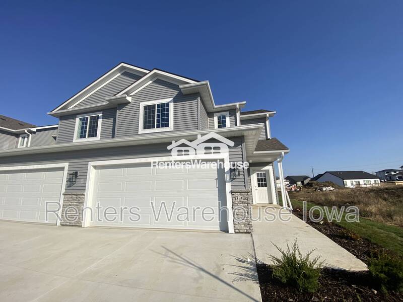 Des Moines Townhome: 7000 Lake Ridge Dr