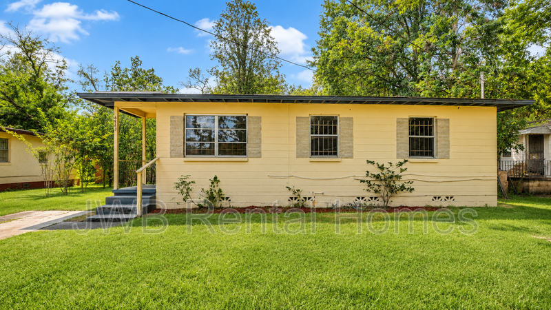 Jacksonville House: 6863 West Virginia Ave