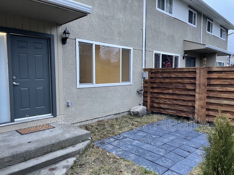 Vernon House: 2-3713 24th ave