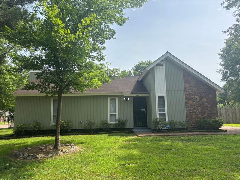 Memphis House: 5095 Corkwood Dr