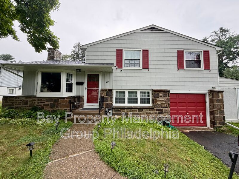Glenside House: 300 Winding Way
