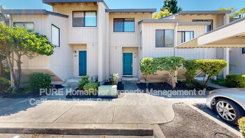 Santa Rosa House: 1887 Windmill Circle