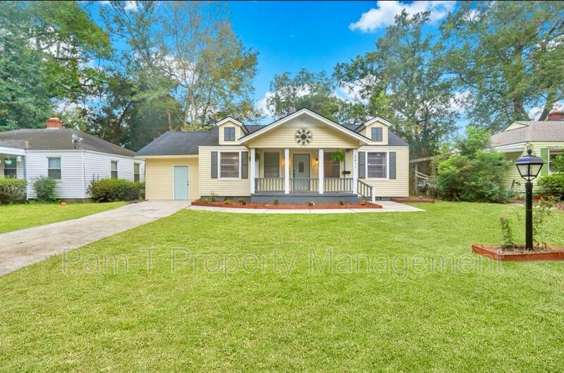 Savannah House: 2411 E 39th St