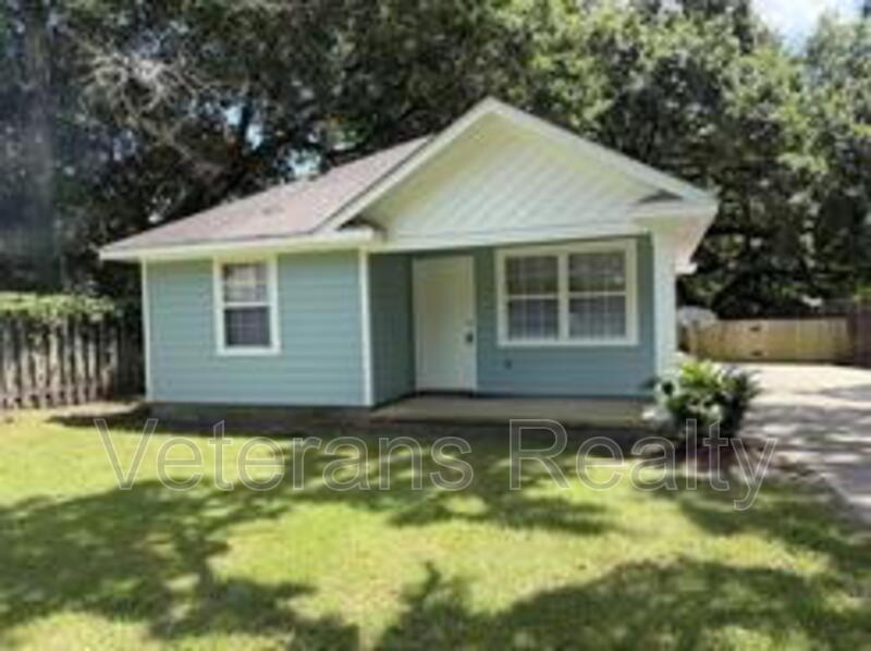 D'Iberville House: 3001 Lamont Rd