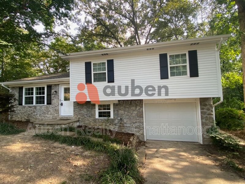 Hixson House: 1529 N Chester Road