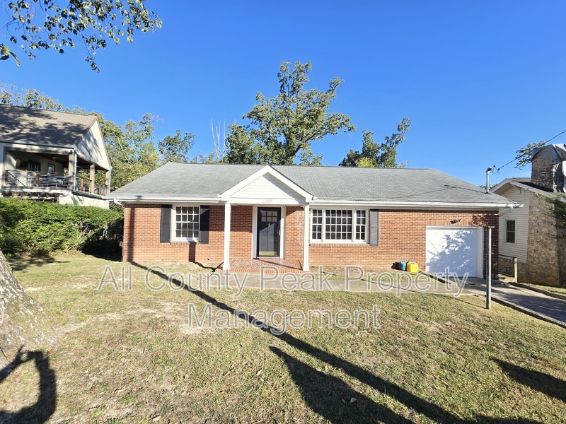 Chattanooga House: 3409 Alta Vista Drive
