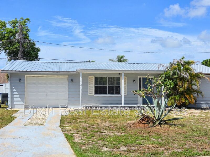 Holiday House: 3327 Williamsburg Loop