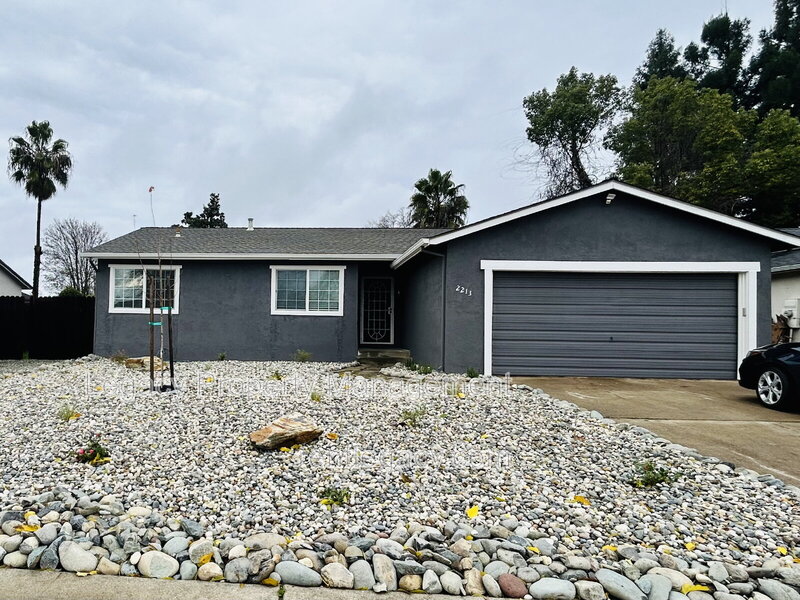 Roseville House: 2213 N Cirby Way