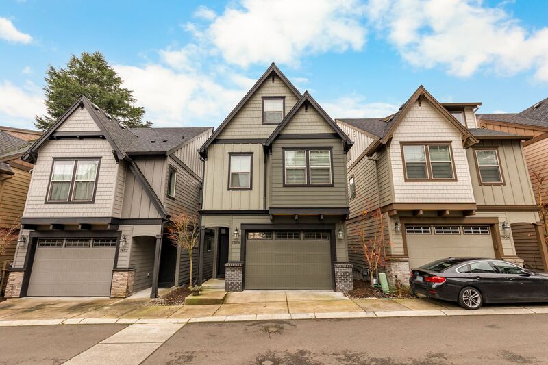 Portland Townhome: 7898 SW Capitol Hill Rd