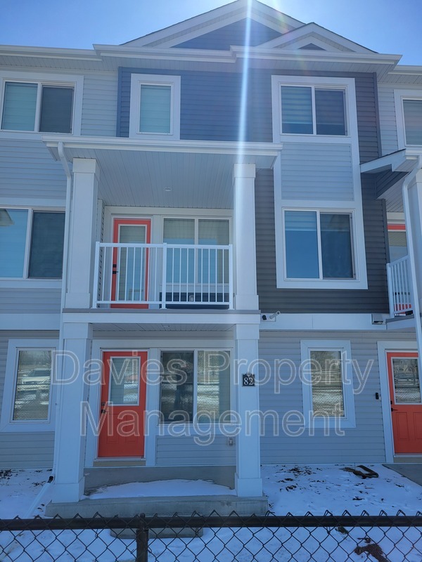 Edmonton Townhome: 16335 84 Street NW