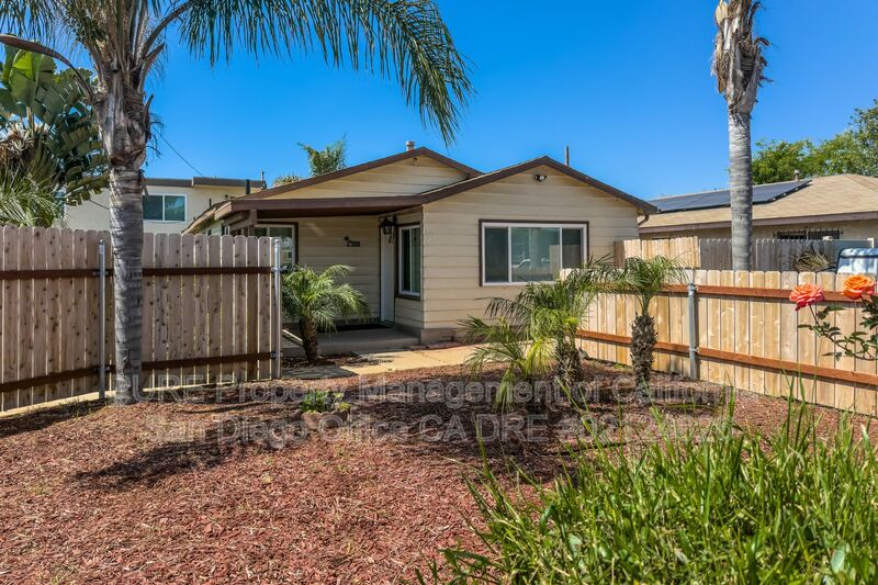 Imperial Beach House: 1120 Florence St