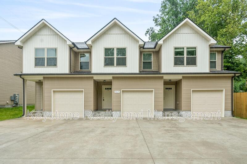 Clarksville Townhome: 933-B Center Road