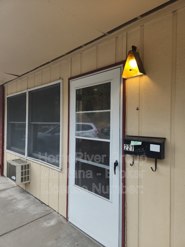 Missoula House: 707 SW Higgins Ave