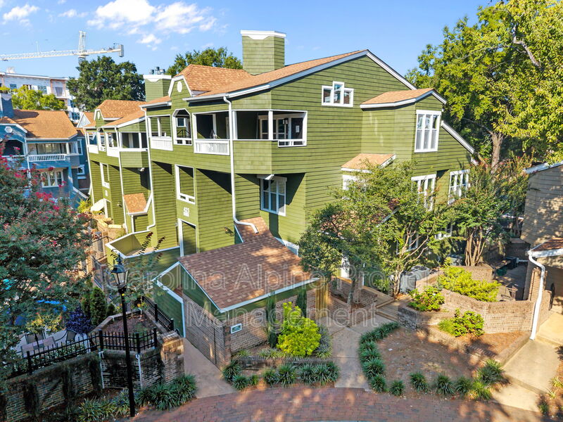 Charlotte House: 425 W 8th St