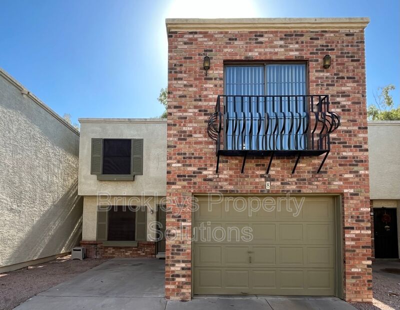 Tempe Condo: 820 W University Dr.