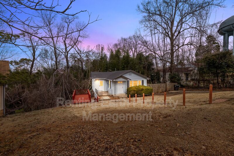 Birmingham House: 942 Hillcrest Ave