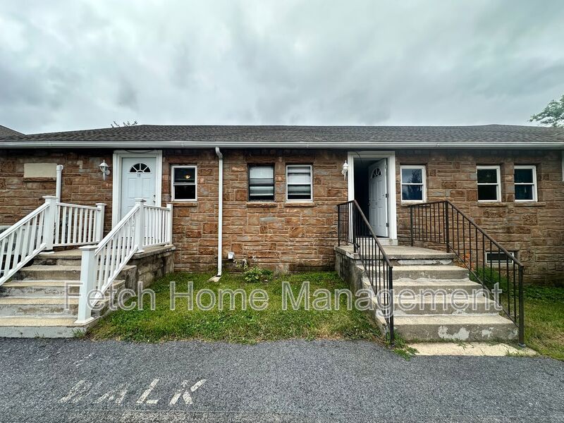 Annville House: 10669 Jonestown Road