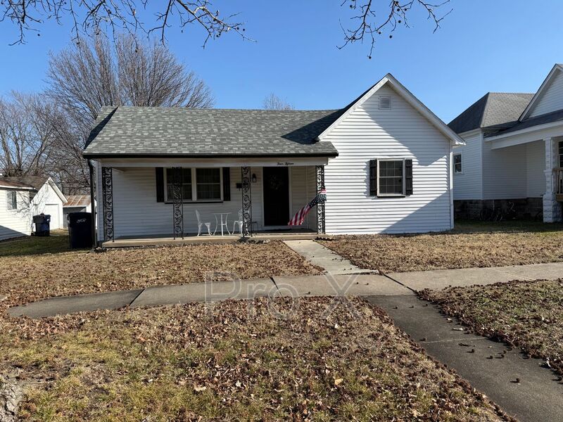 Webb City House: 415 N Pennsylvania St