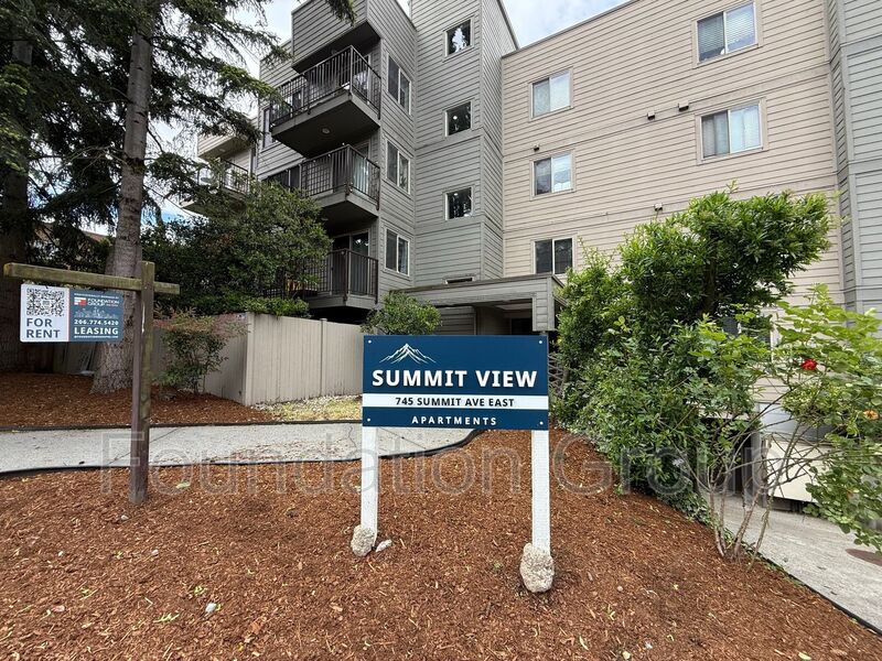 Seattle House: 745 Summit Ave E