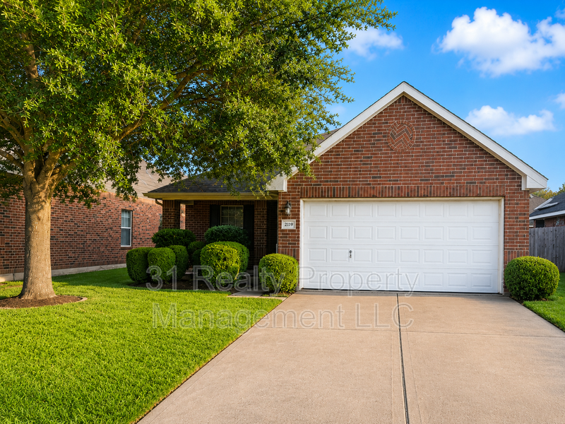 Fresno House: 2119 Hawthorne Brook