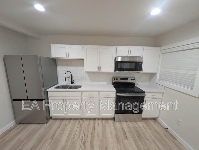 Albuquerque House: 443 Trumbull Ave SE