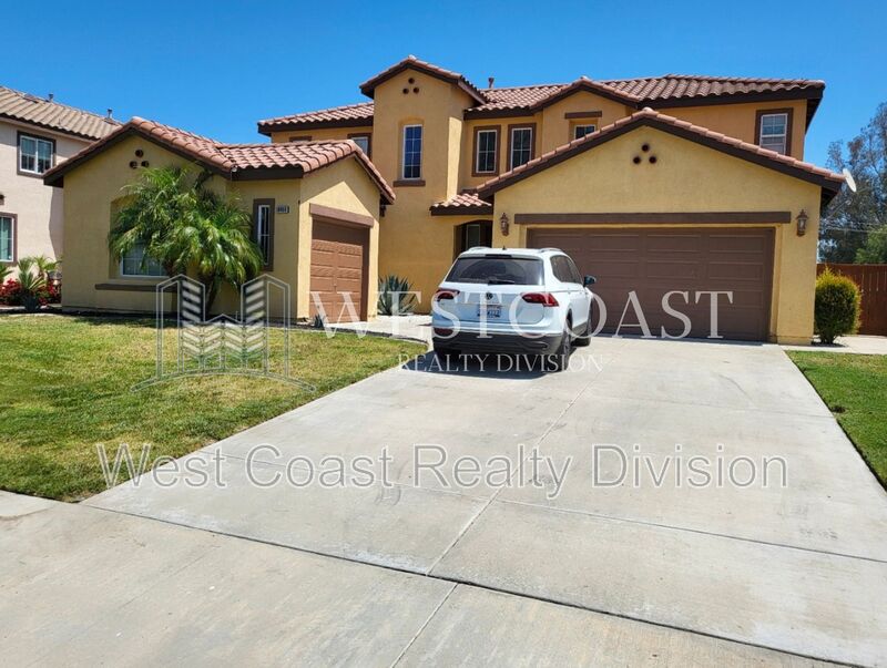 Lake Elsinore House: 18468 Hillview Lane