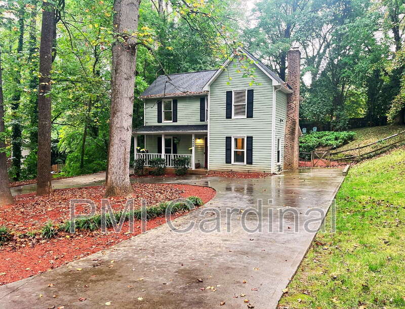 Charlotte House: 7348 Oakwood Ln