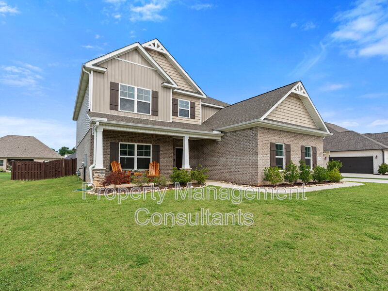 Athens House: 14735 Commonwealth Drive