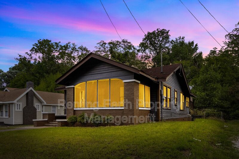 Birmingham House: 8215 Rugby Ave