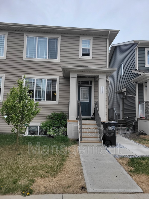 Edmonton House: 20825 19A Avenue NW