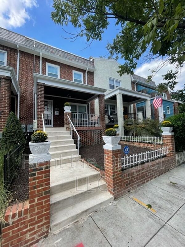 Washington House: 1316 Staples Street NE