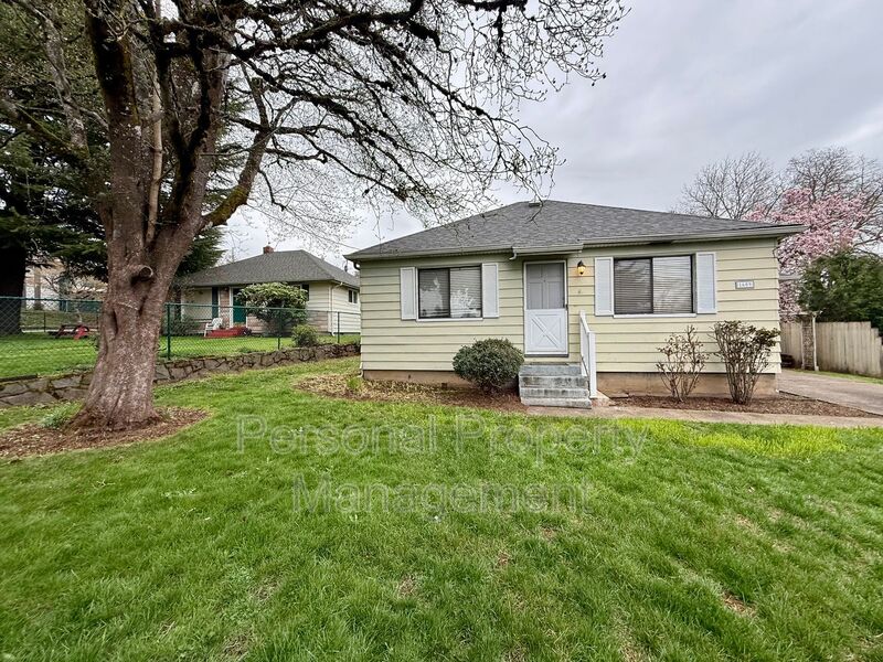 Vancouver House: 1609 E Reserve St