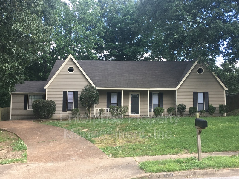 Photo 2 of 7019 Shadow Oaks Dr