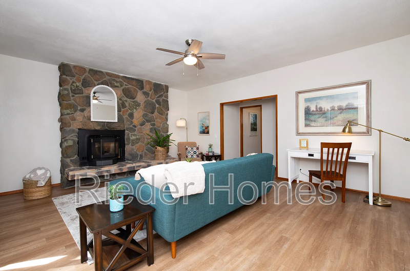 Oceanside House: 1606 Hackamore Rd