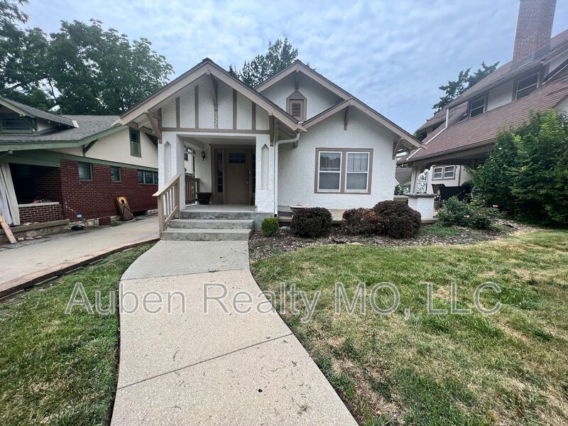 Kansas City House: 5326 Rockhill Rd