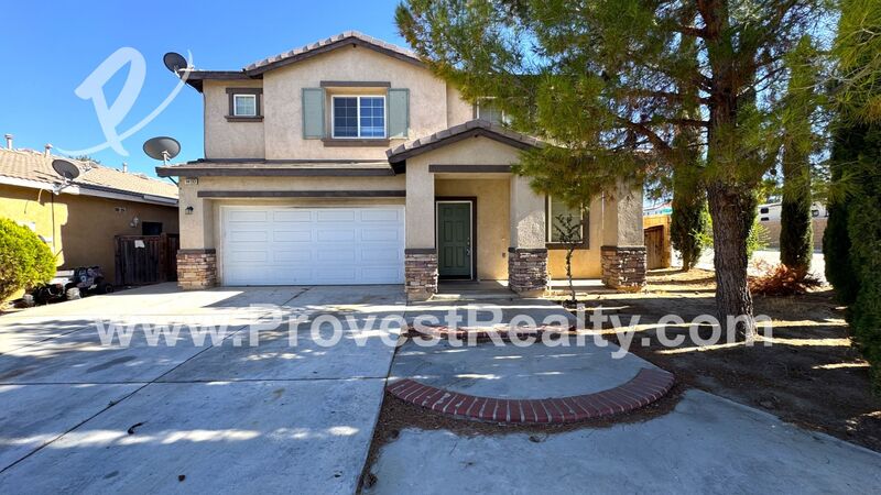 Hesperia House: 14193 Blackstone St