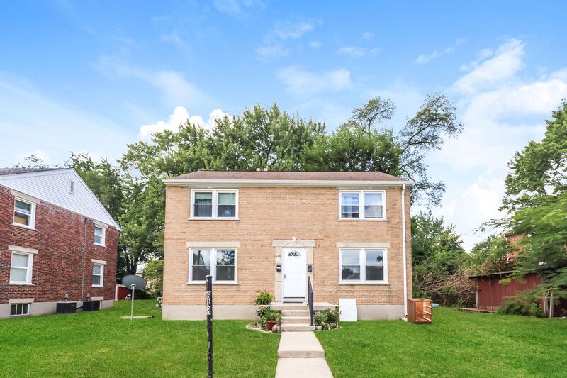 Xenia House: 618-618 1/2 Lucas Dr.